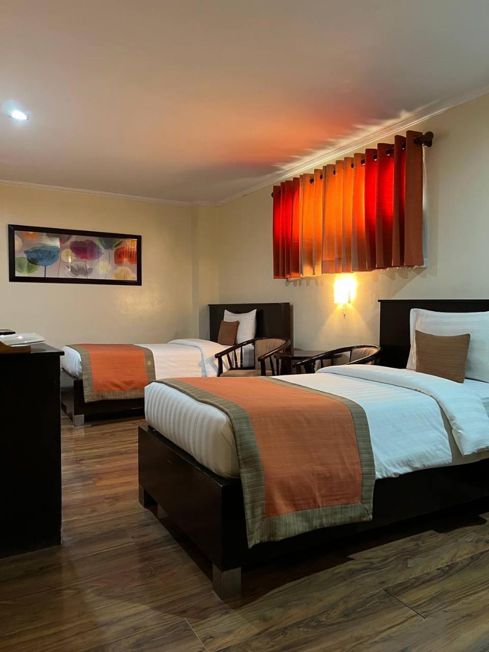 Subic Residencias Олонгапо Екстериор снимка