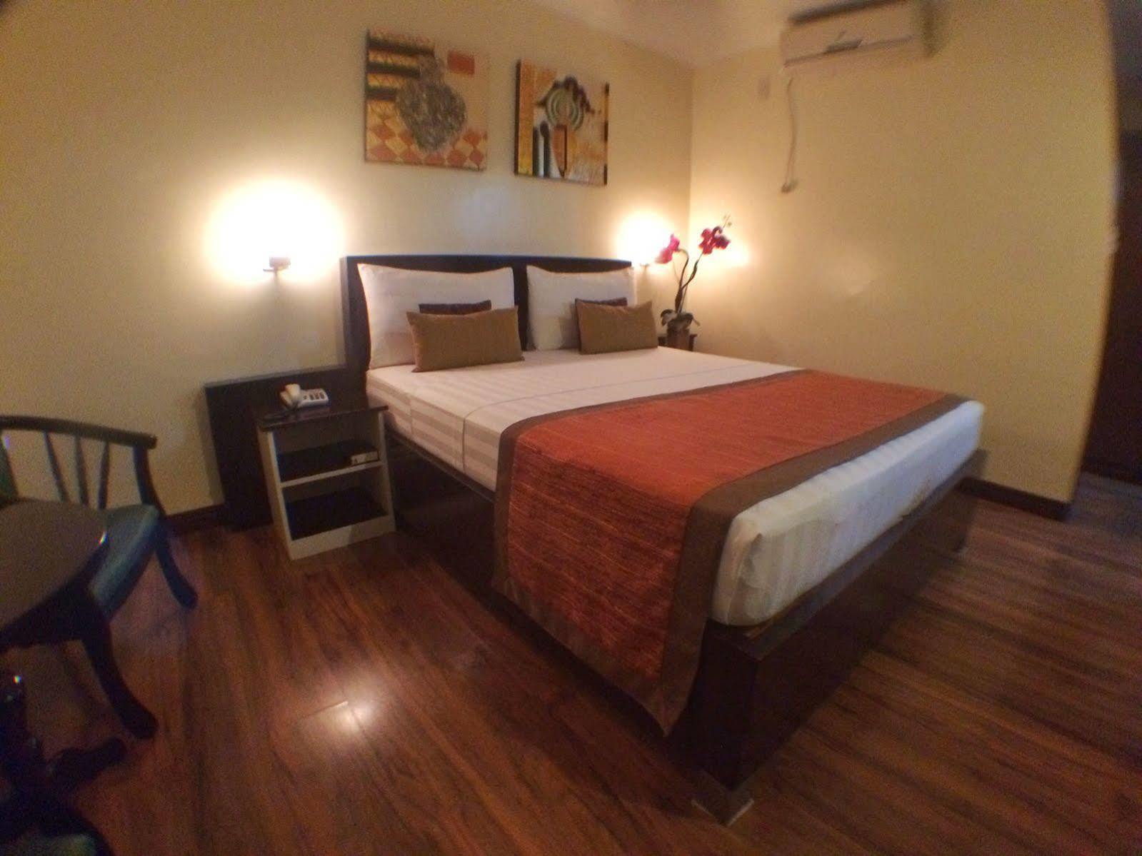 Subic Residencias Олонгапо Екстериор снимка